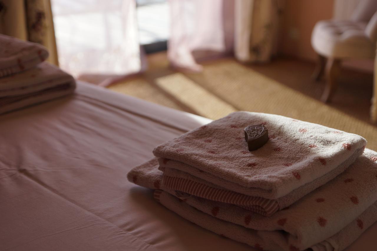 Bout De Cote Bed & Breakfast Lacam-d'Ourcet Bilik gambar